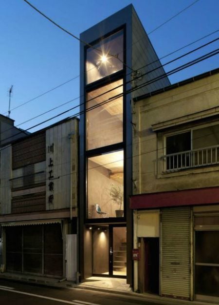 Toshima-long-and-narrow-house-sqeezed-between-buildings-1439461620_1200x0