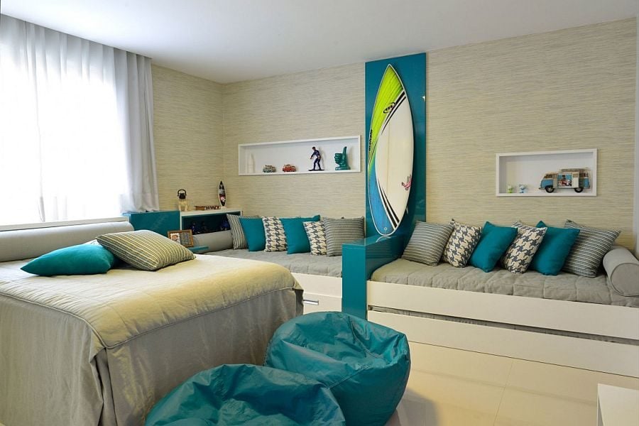 17Plush-daybeds-and-surfboard-on-the-wall-for-the-coastal-style-bedroom