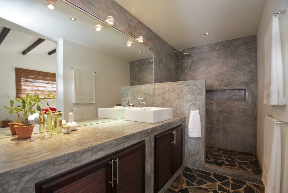 18Concrete-vanity-unit-Mediterranean-style-bathroom