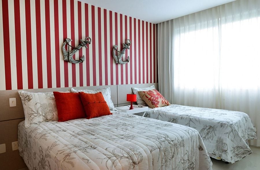 18Red-and-white-stripes-for-the-nautical-themed-bedroom-in-white