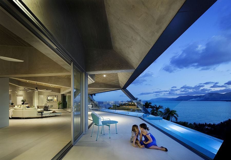 4Stunning-design-of-the-open-living-area-of-The-Edge-overlooking-the-ocean