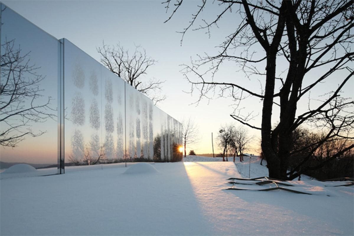 Delugan-Meissl-Associated-Architects-Mirrored-Tailor-Made-Casa-Invisibile-2-Copy