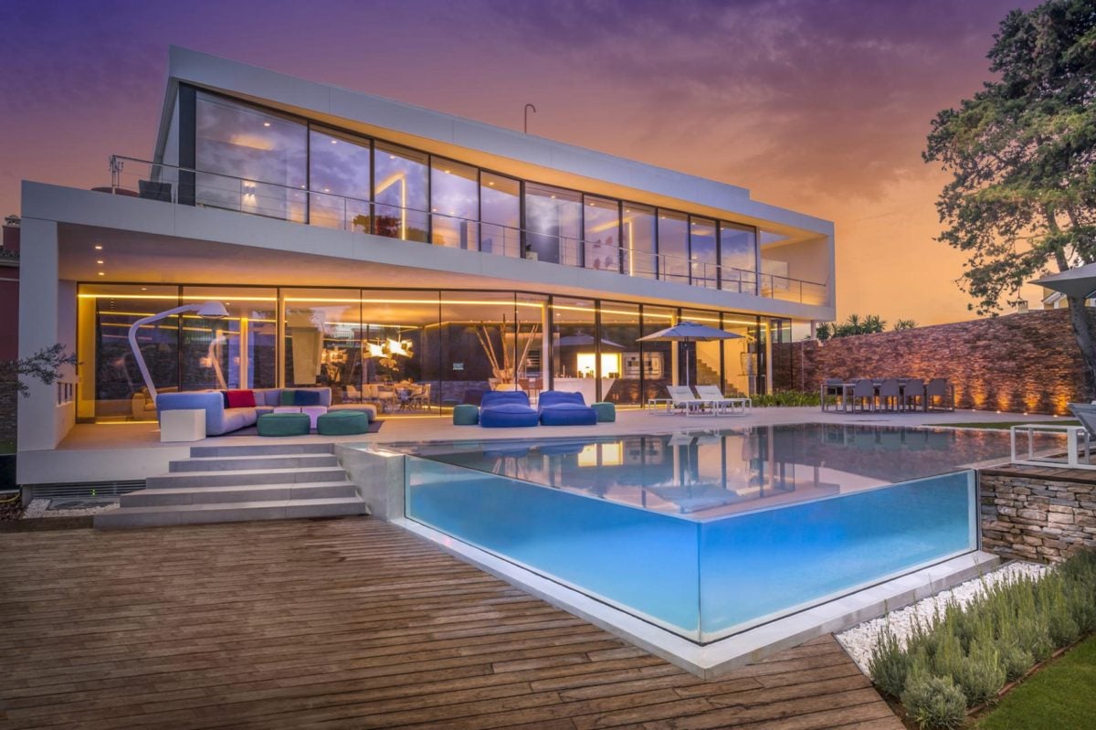 1glass-house-with-pool