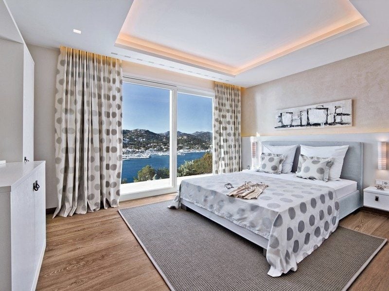 9oceanview-bedroom