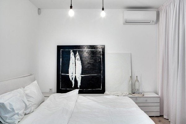 1black-and-white-bedroom-art-600x400