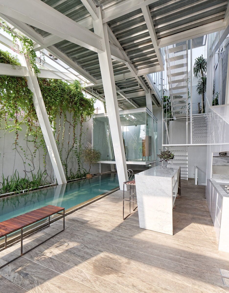 Rumah-Miring_Budi-Pradono-Architects_House_Jakarta_dezeen_936_7