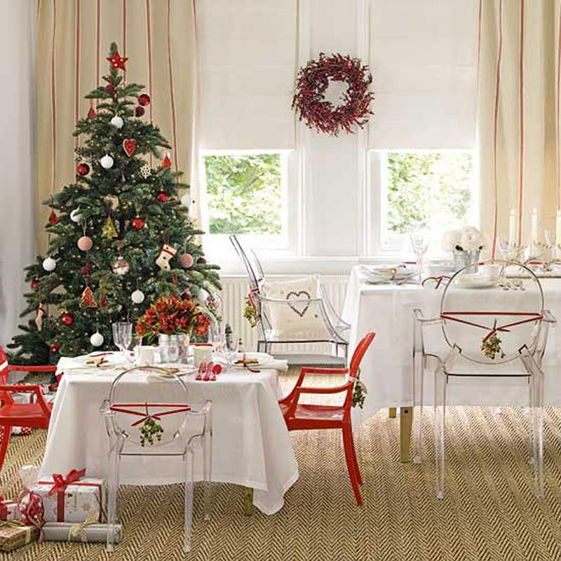 red-white-Christmas-dining-room