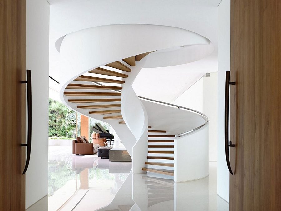Stunning-spiral-staircase-at-the-entrance-of-the-house