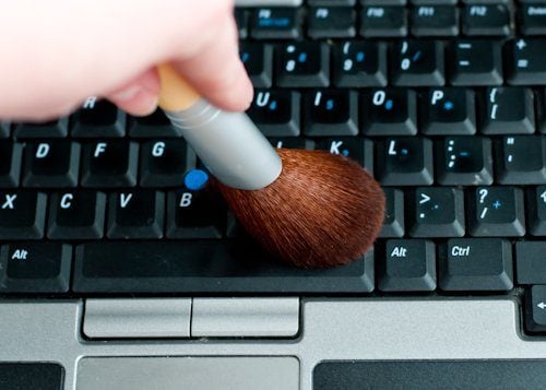 use-a-makeup-brush-to-clean-the-keyboard