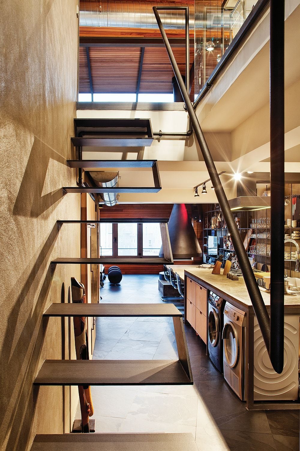 Creative-staircase-design-for-the-urban-industrial-style-loft