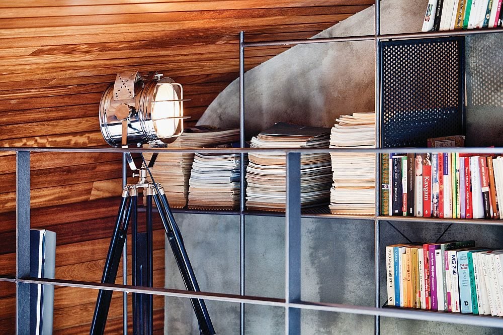 Floor-lamp-with-a-tripod-stand-steals-the-show