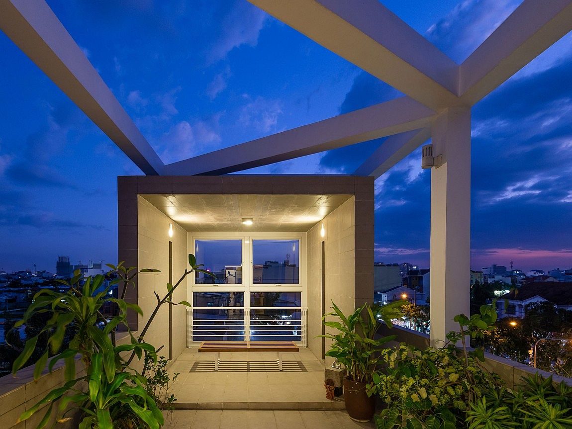 Sky-garden-on-the-fourth-level-of-Ho-Chi-Minh-City-Residence-with-lovely-views
